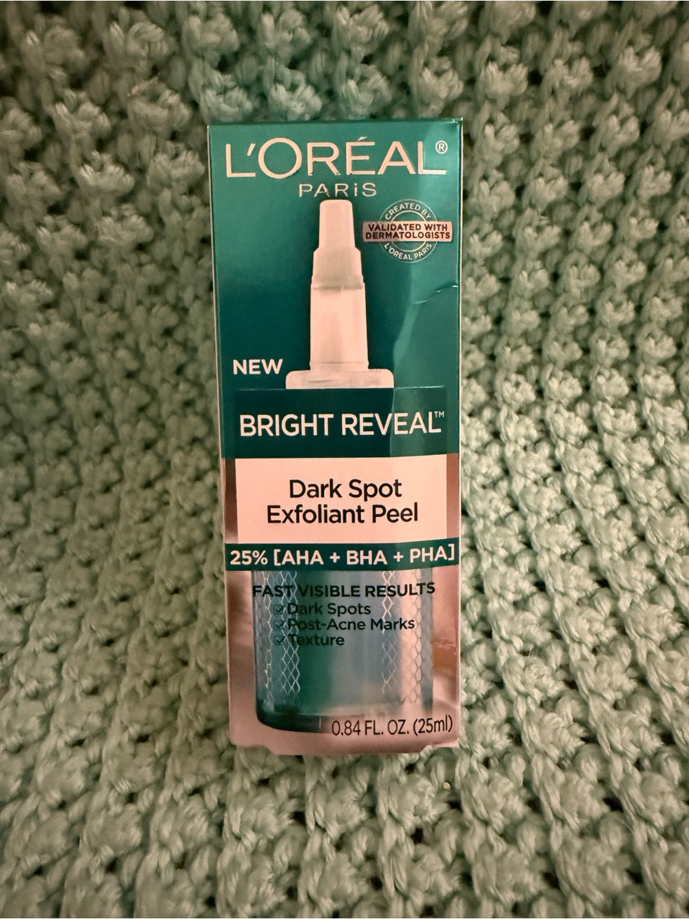 L'Oreal Bright Reveal Dark Spot Exfoliant Peel - Teal and White